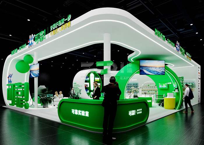 如何確保展位設計中的顏色和品牌形象保持一致？